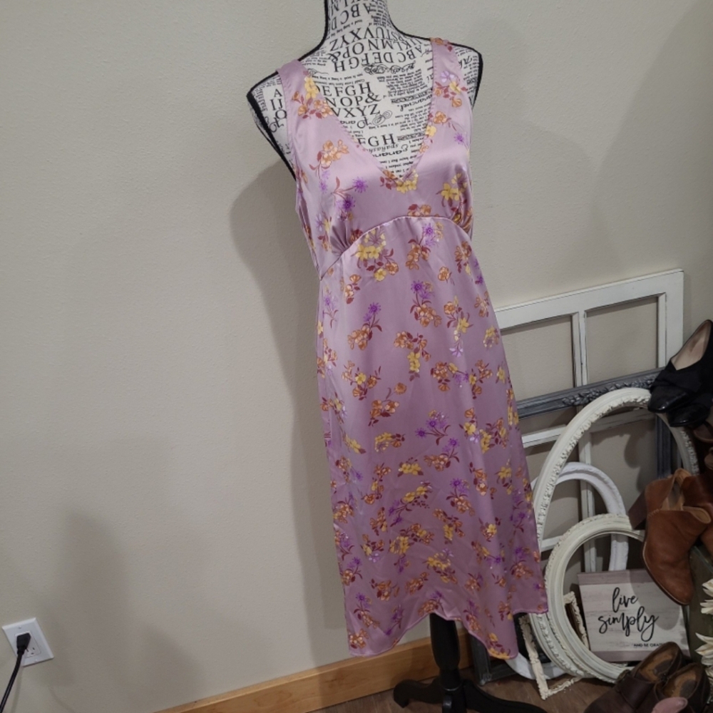 NWT Hippie Rose Jr's. SZ M lilac floral Satiny casual midi dress‎